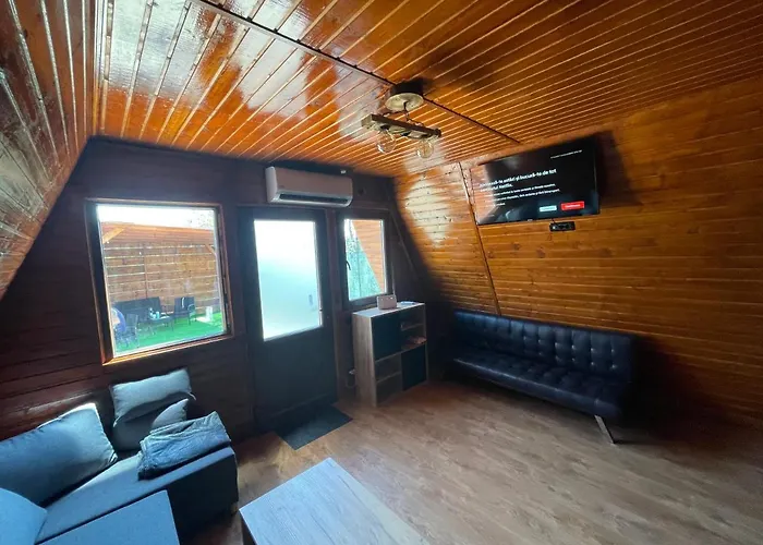 Cabana Tip A La 300 M De Castel