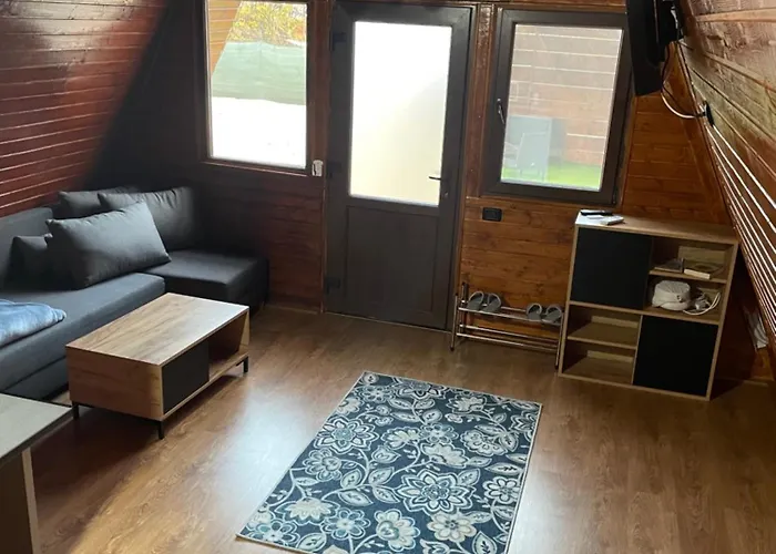 Cabana Tip A La 300 M De Castel