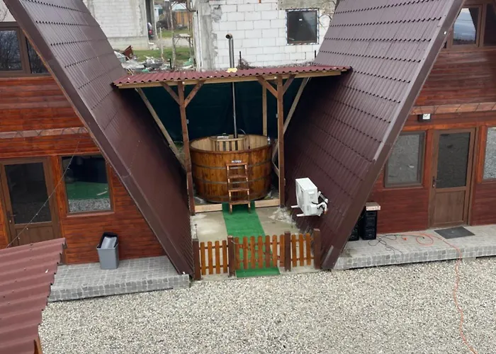 Cabana Tip A La 300 M De Castel
